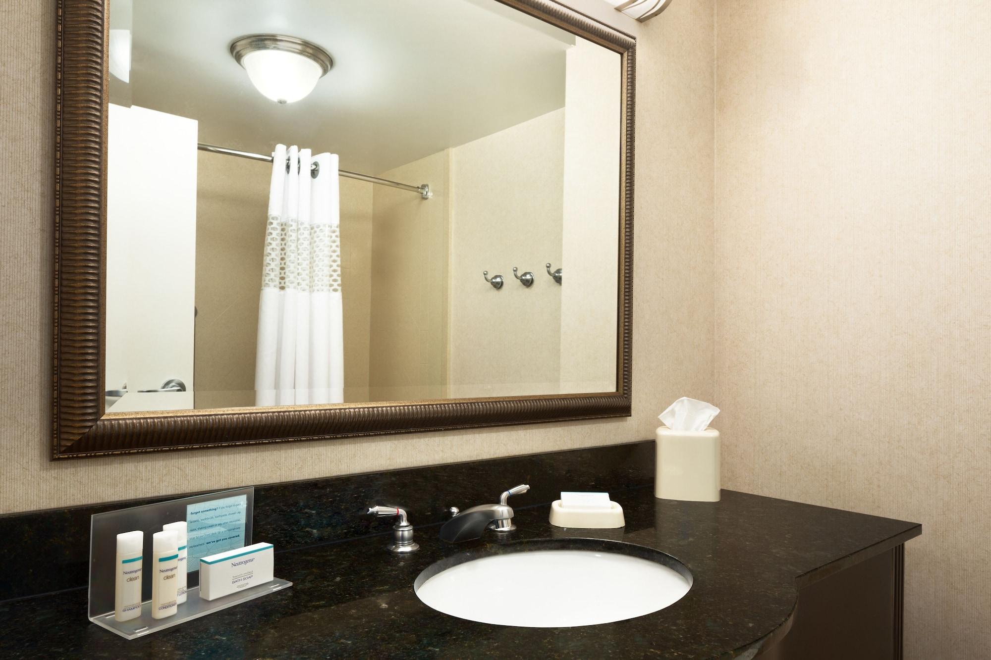 Hampton Inn & Suites Birmingham Airport Area Irondale Екстериор снимка