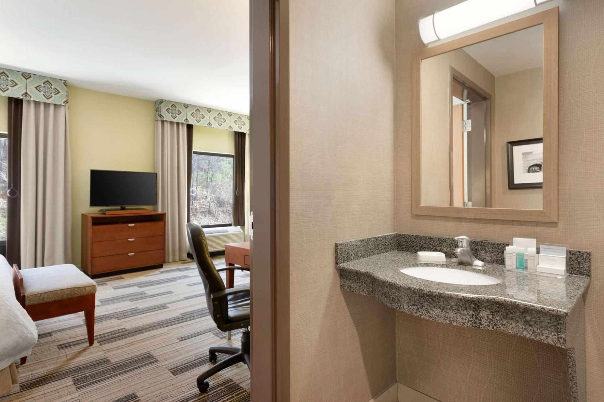 Hampton Inn & Suites Birmingham Airport Area Irondale Екстериор снимка