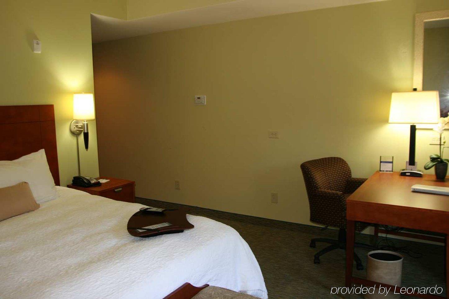 Hampton Inn & Suites Birmingham Airport Area Irondale Стая снимка