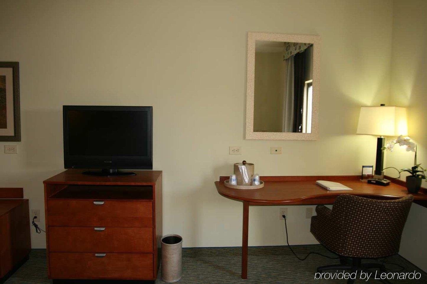 Hampton Inn & Suites Birmingham Airport Area Irondale Стая снимка