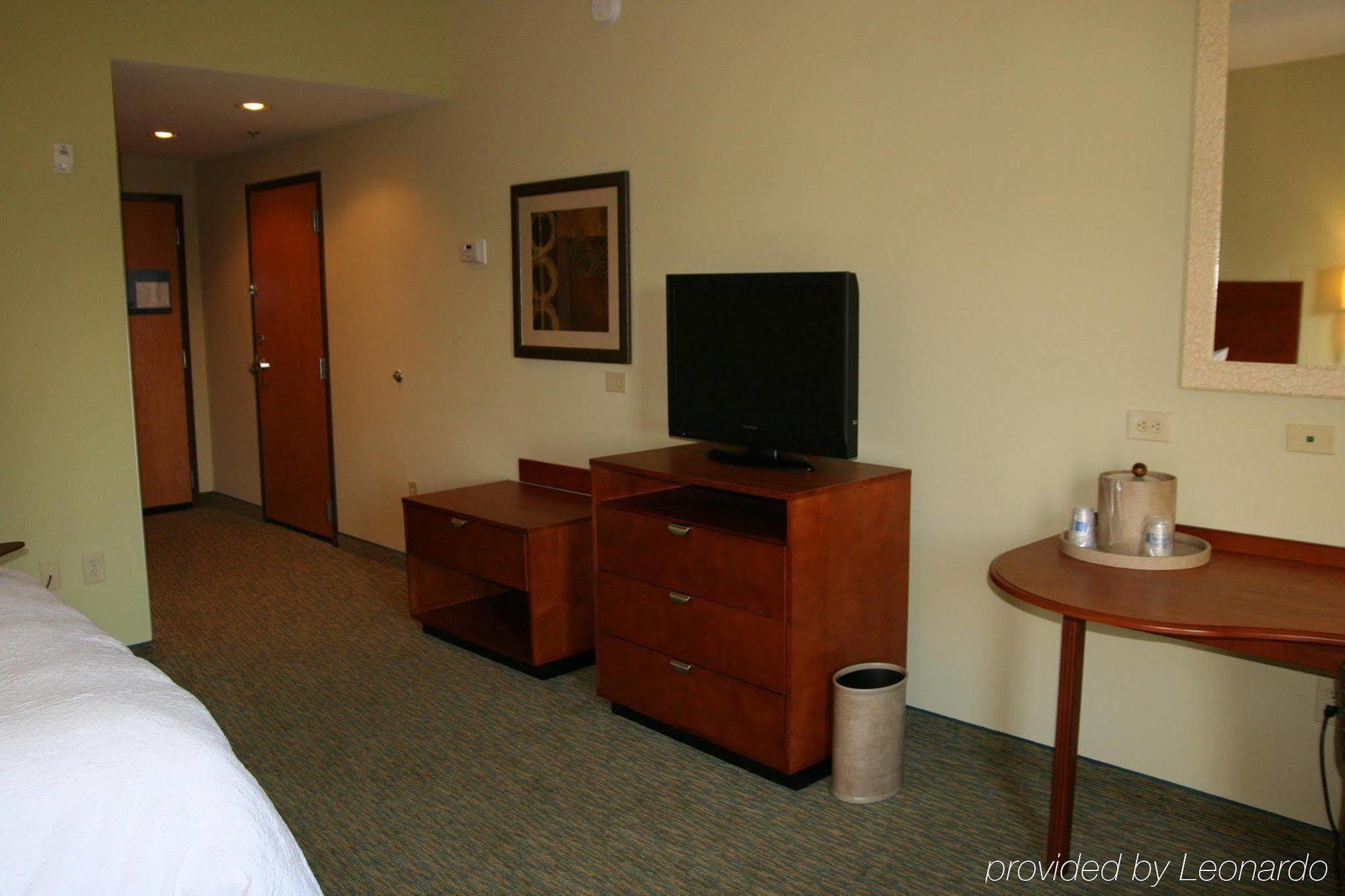Hampton Inn & Suites Birmingham Airport Area Irondale Стая снимка