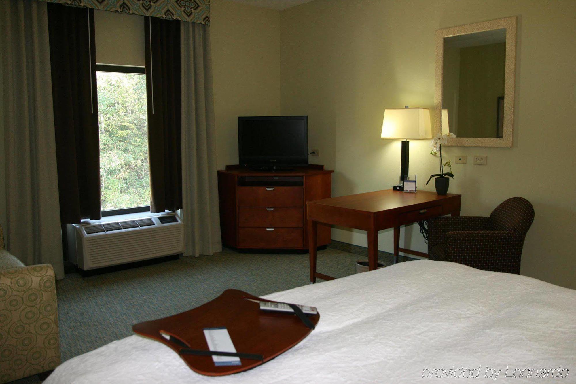 Hampton Inn & Suites Birmingham Airport Area Irondale Стая снимка