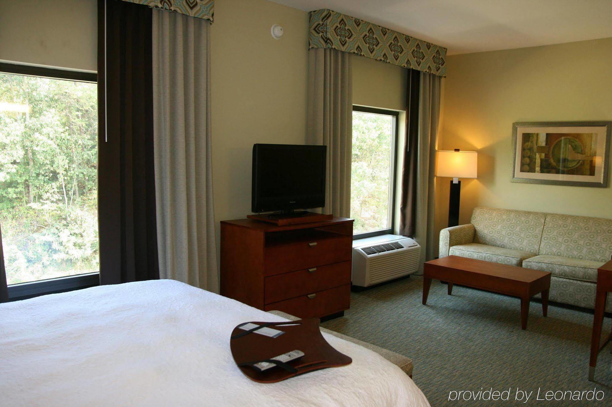 Hampton Inn & Suites Birmingham Airport Area Irondale Стая снимка