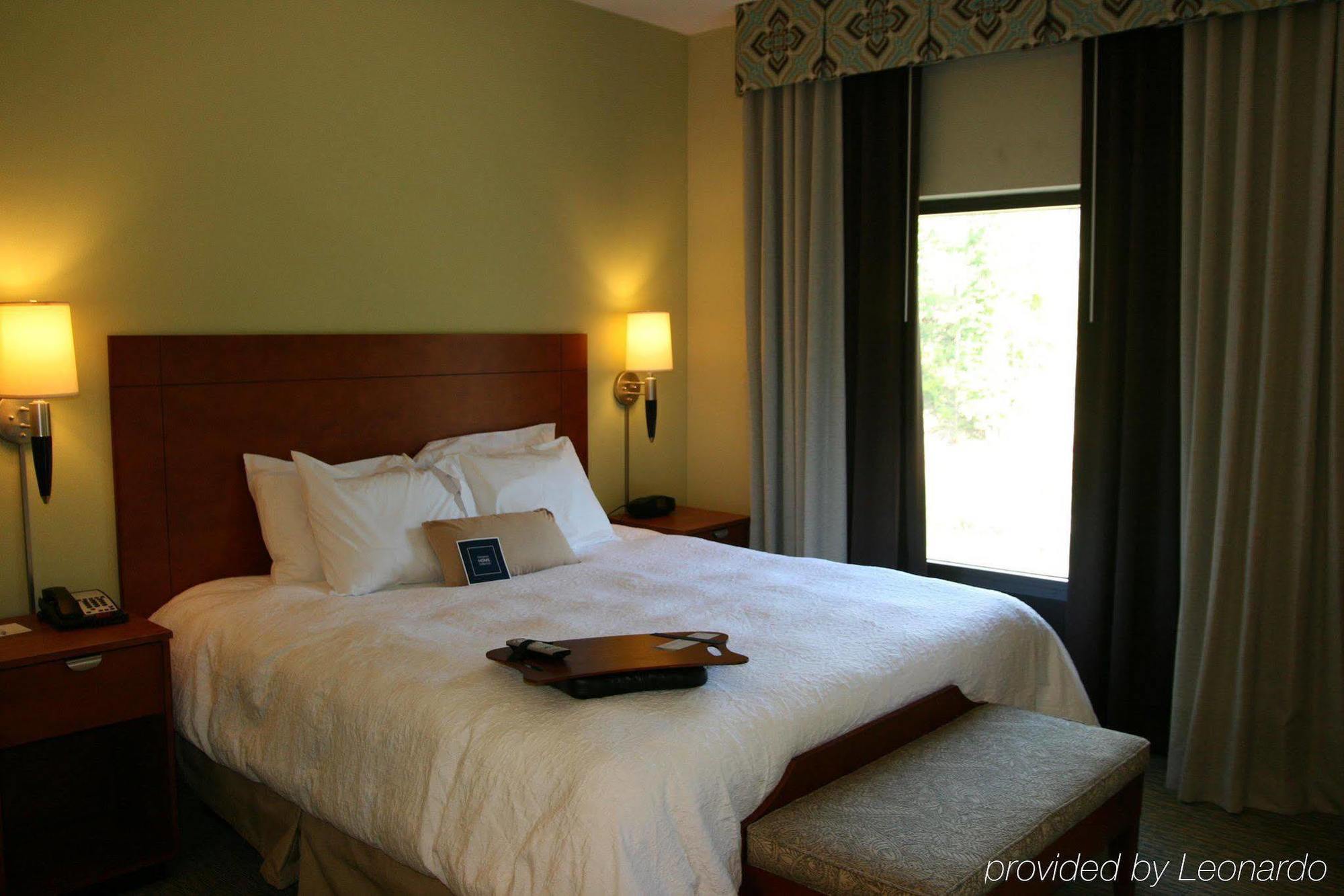 Hampton Inn & Suites Birmingham Airport Area Irondale Стая снимка