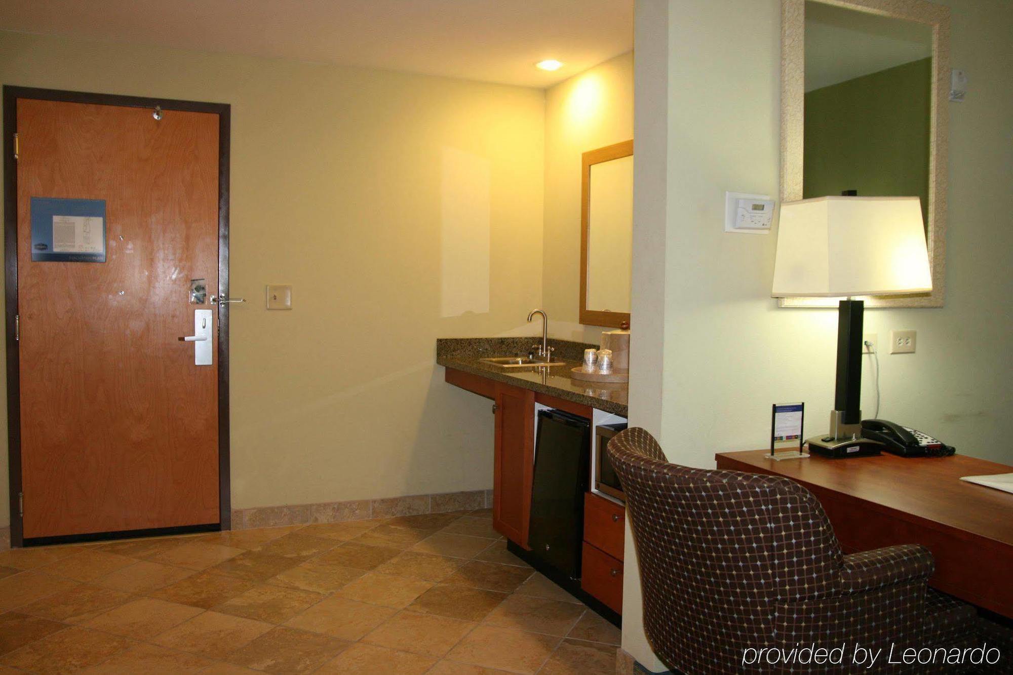 Hampton Inn & Suites Birmingham Airport Area Irondale Стая снимка